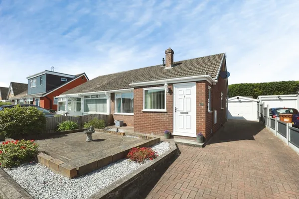 Earls Road, Shavington, Crewe, Cheshi...