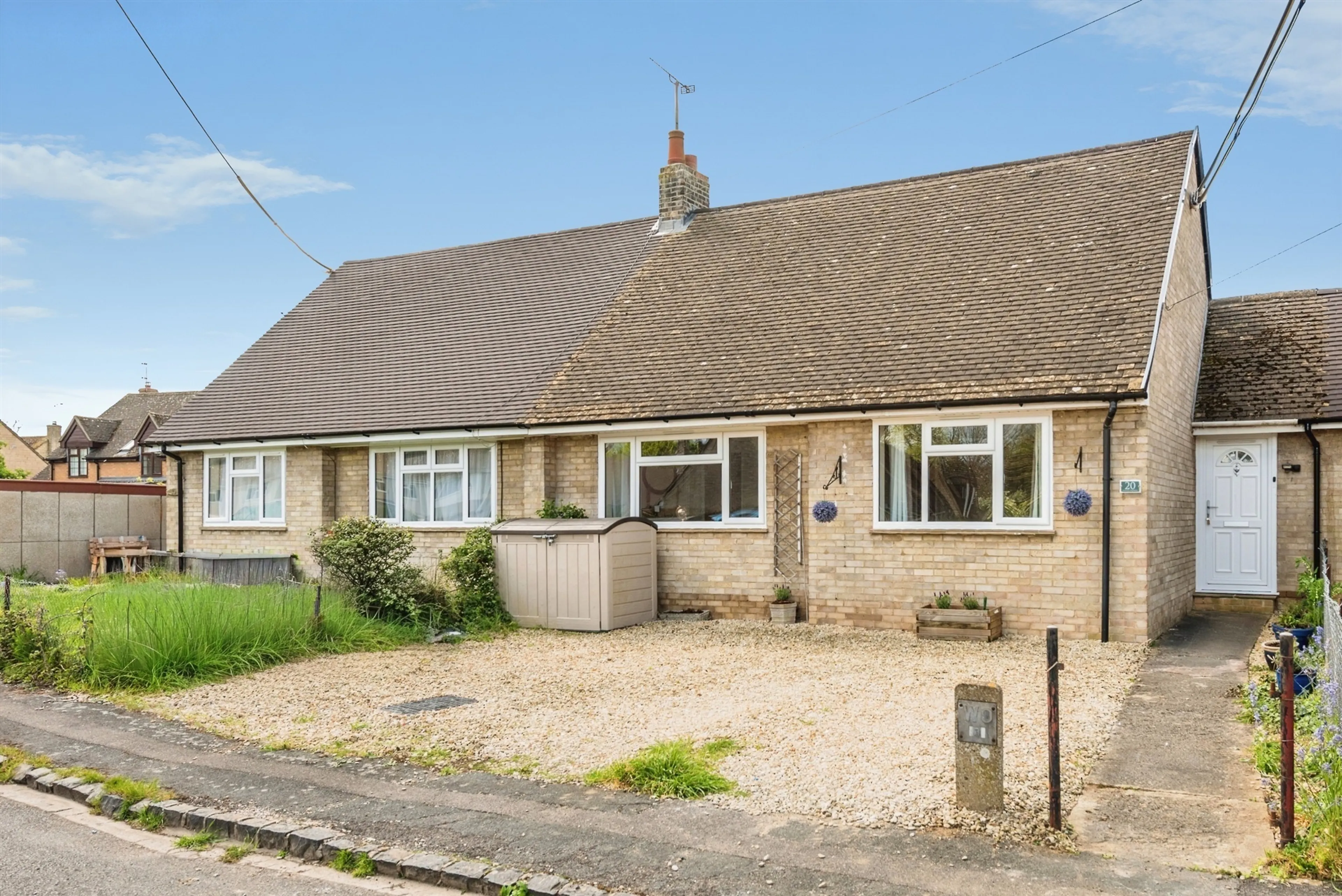 Property at Flexneys Paddock, Stanton Harcourt, Witney