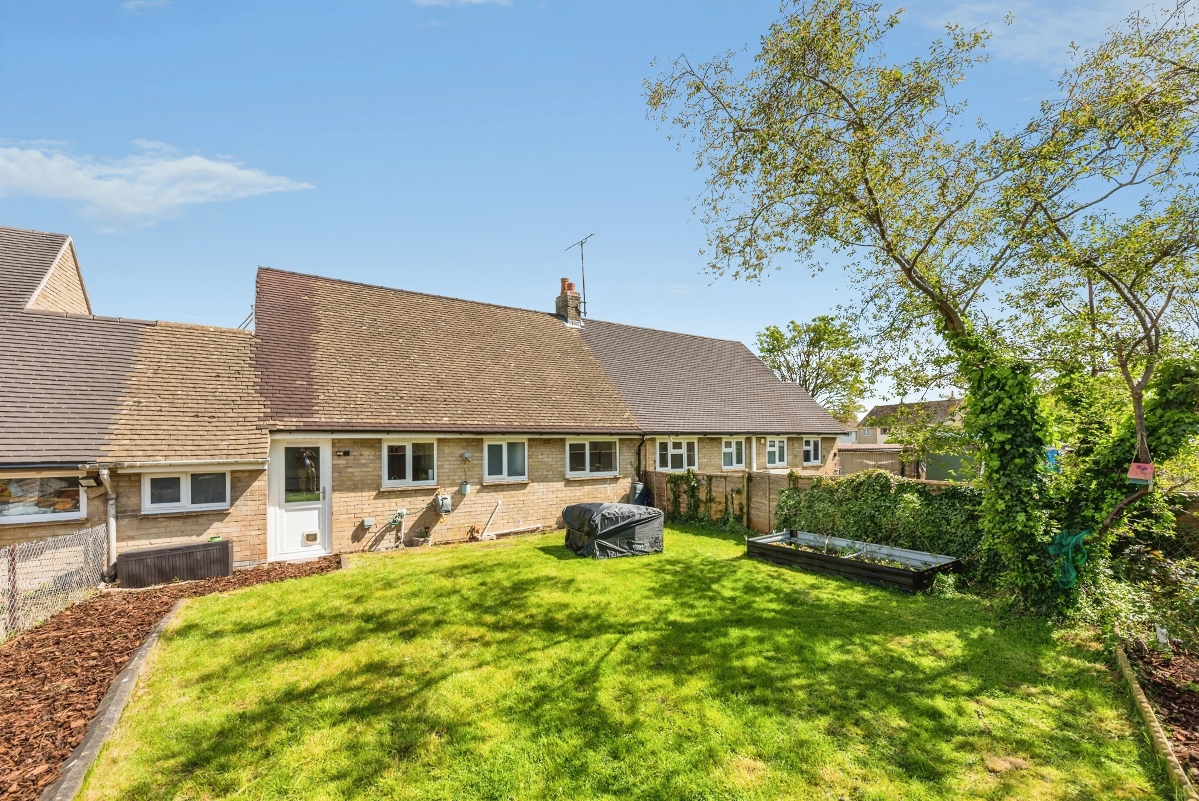 Property at Flexneys Paddock, Stanton Harcourt, Witney