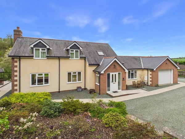 Llanfair Caereinion, Welshpool