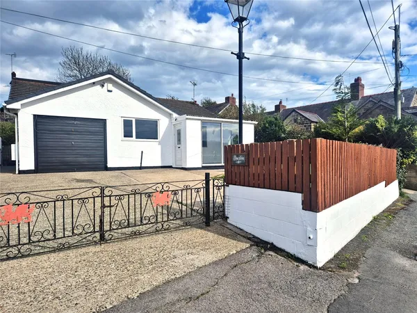 Middle Road, Coedpoeth, Wrexham, LL11