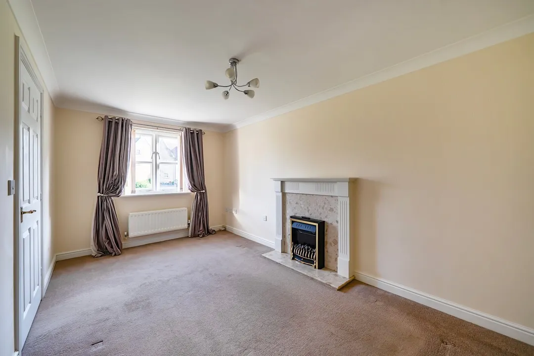 https://mr0.homeflow-assets.co.uk/files/photo/image/47069/7982/_x_/55791287.jpg