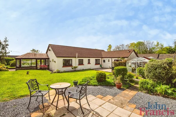 Thornberry Gardens, Ludchurch, Narber...