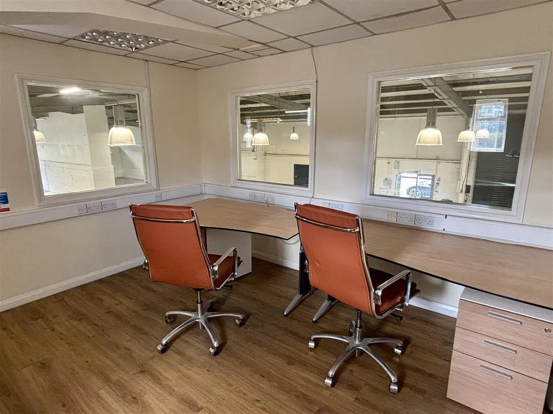https://mr0.homeflow-assets.co.uk/files/photo/image/47074/3634/_x_/Cuwd3PKIzUGIumpLAnHtng.jpg