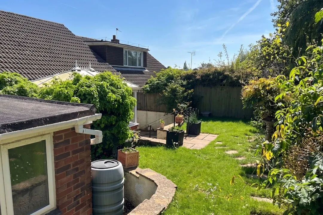 https://mr0.homeflow-assets.co.uk/files/photo/image/47075/4626/_x_/SOU250766_51.jpg