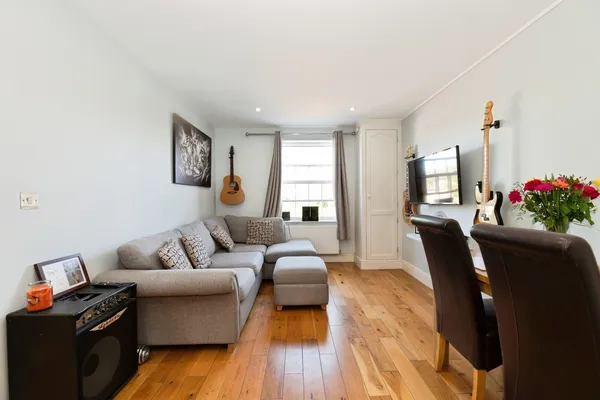 Barnsbury Lane, Surbiton, KT5