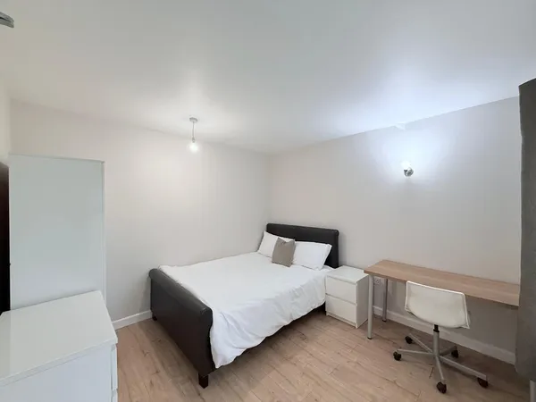 Middleton Boulevard, NG8 1FX