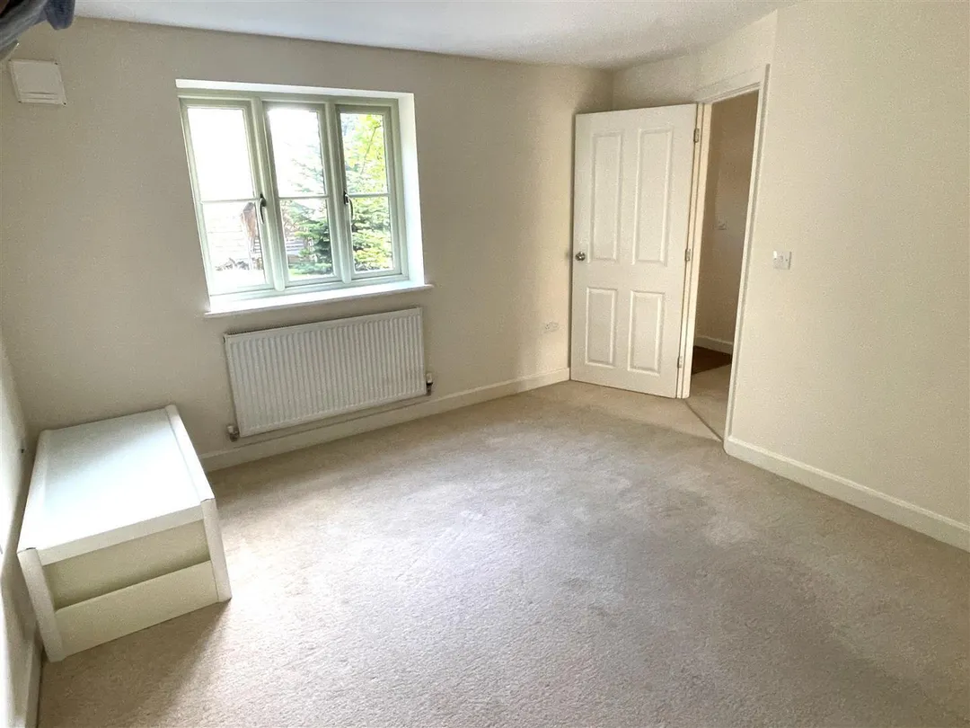 https://mr0.homeflow-assets.co.uk/files/photo/image/47081/0940/_x_/zB_4-V9mEUefnarEuSPg1A.jpg