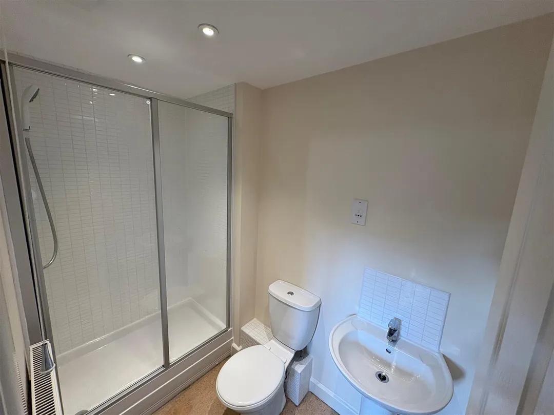 https://mr0.homeflow-assets.co.uk/files/photo/image/47081/0951/_x_/gdsuqYwIHEOYAMtG2LGm4Q.jpg