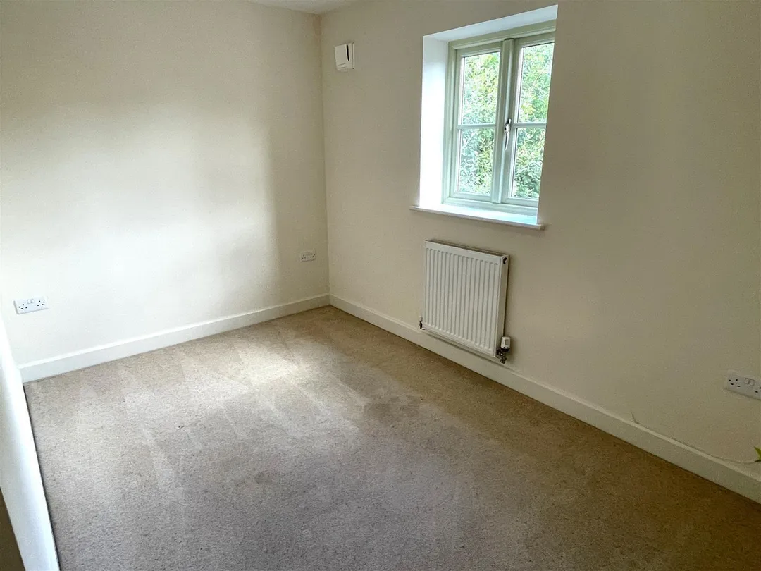 https://mr0.homeflow-assets.co.uk/files/photo/image/47081/0954/_x_/zJcllAzoqEa6nhImq1DFSA.jpg