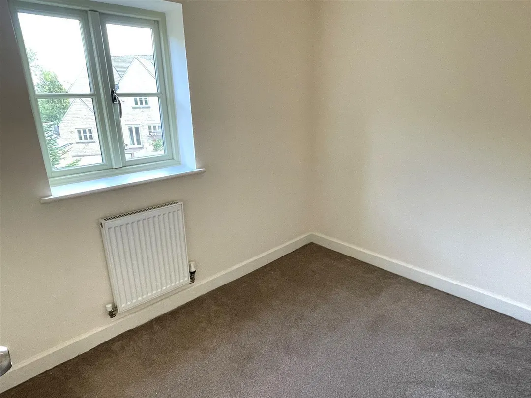 https://mr0.homeflow-assets.co.uk/files/photo/image/47081/0956/_x_/tBybdk8QyU6LnFRPuXKQwA.jpg