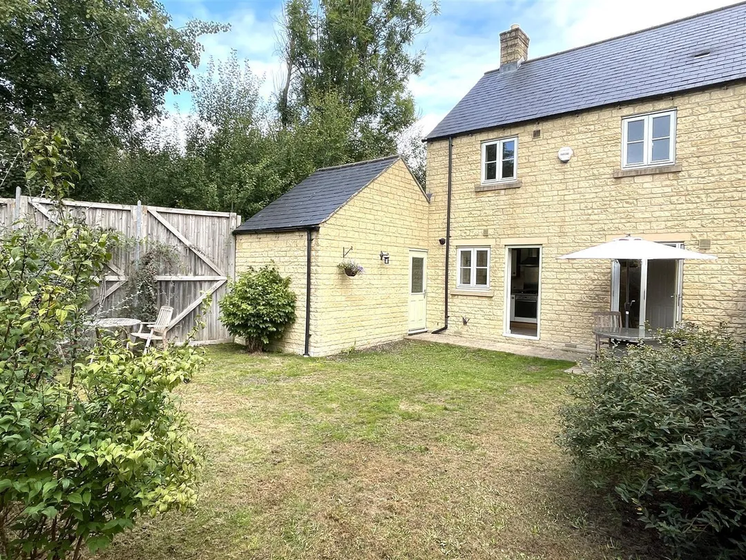 https://mr0.homeflow-assets.co.uk/files/photo/image/47081/0960/_x_/Gy60OUgH00yJv6g1YaPrgQ.jpg