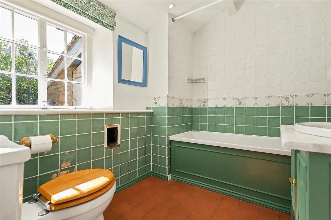 https://mr0.homeflow-assets.co.uk/files/photo/image/47084/7902/_x_/SVHkysdXzkePoMFx2Bhszg.jpg