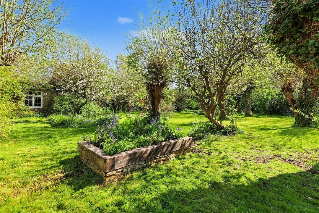 https://mr0.homeflow-assets.co.uk/files/photo/image/47084/7920/_x_/JHOMbIZLw0CszNBV5jWHDg.jpg