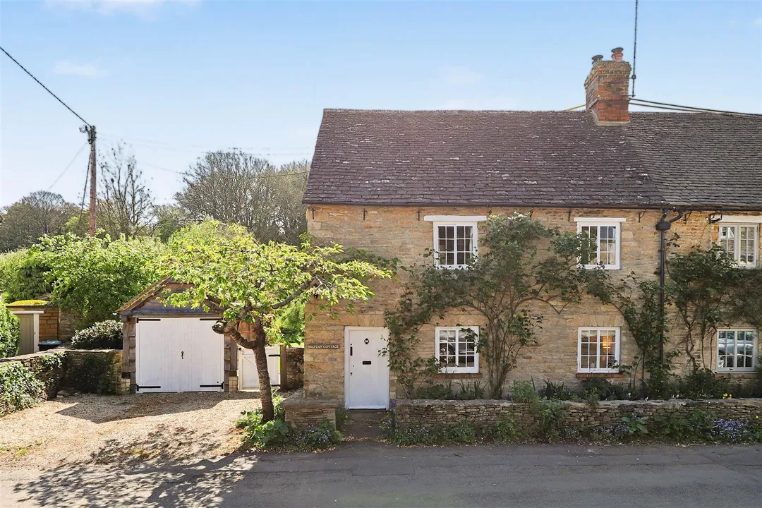 https://mr0.homeflow-assets.co.uk/files/photo/image/47084/7923/_x_/9EAJG99TO02YKmxBClYyMg.jpg