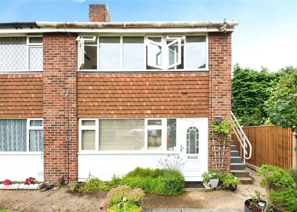 Cricketers Close, Chessington, KT9