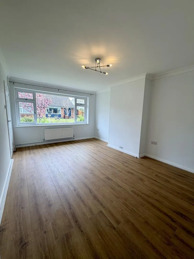 https://mr0.homeflow-assets.co.uk/files/photo/image/47091/1745/_x_/QyuYWzC9I0-Hn8dFf5lcgg.jpg