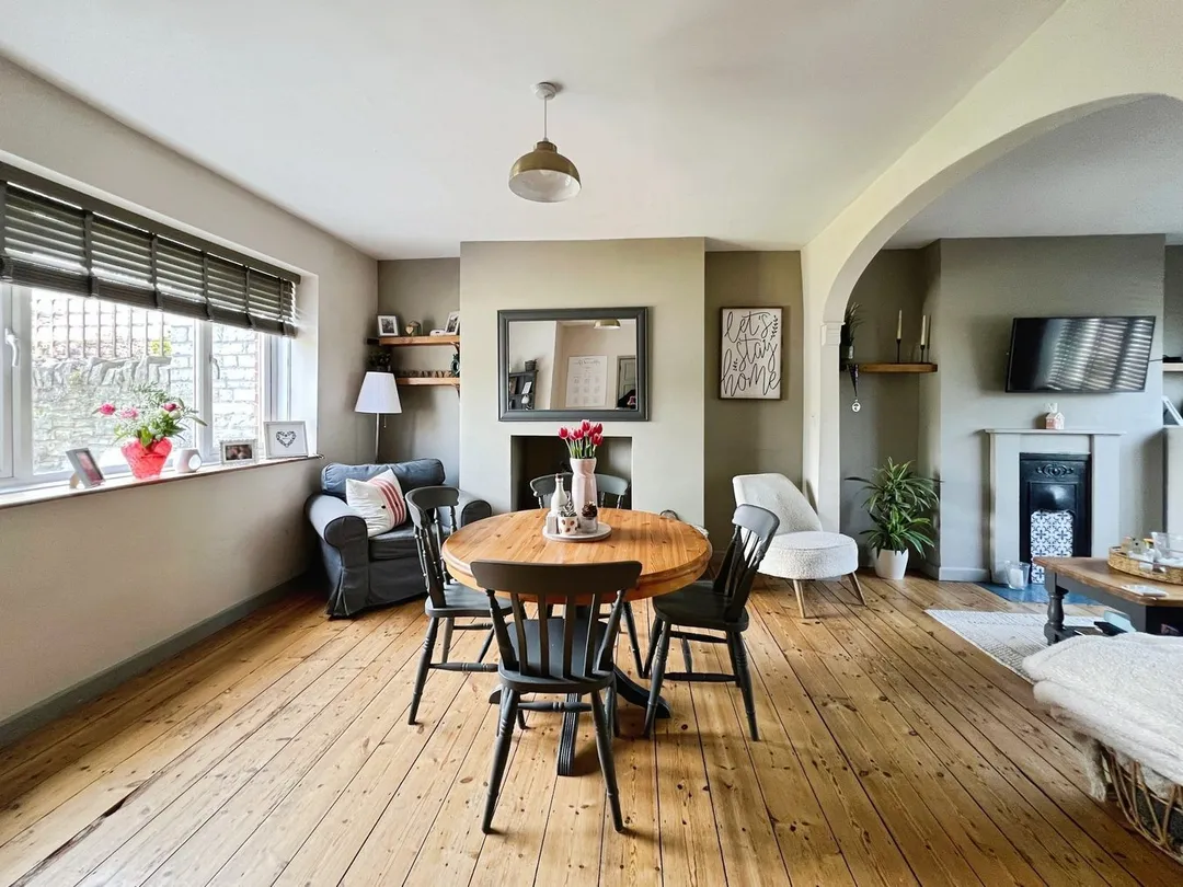 https://mr0.homeflow-assets.co.uk/files/photo/image/47091/2260/_x_/56093621.jpg