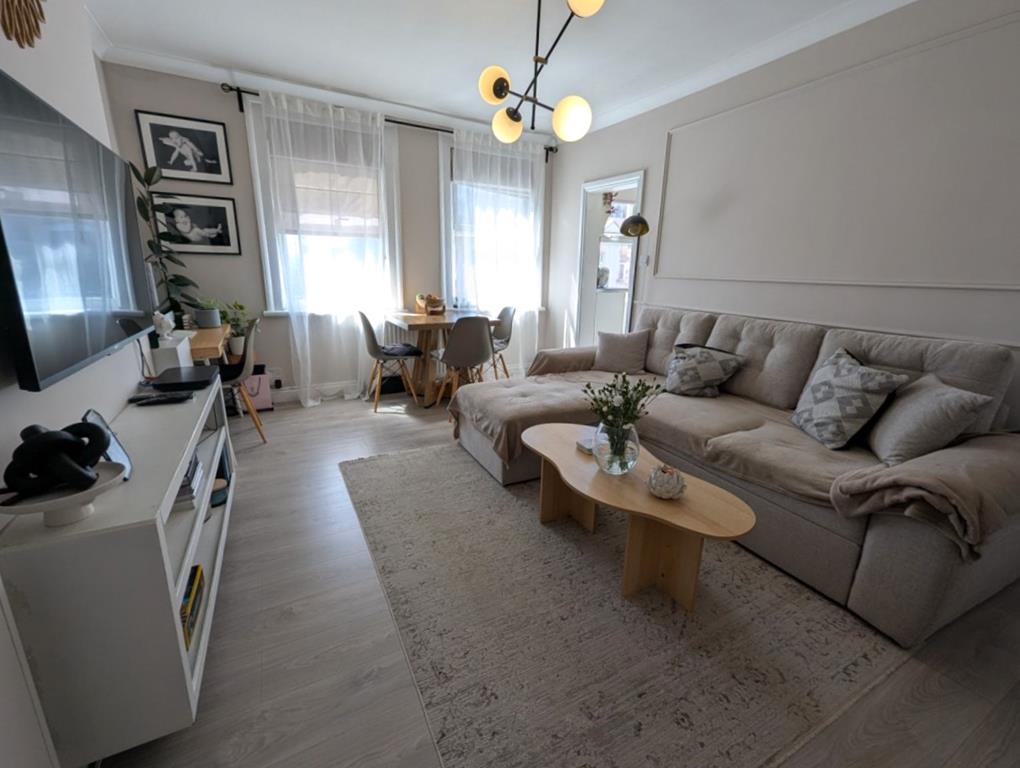 Well Presented One Bedroom Flat For Sale West Hendon Broadway NW9 Image 2