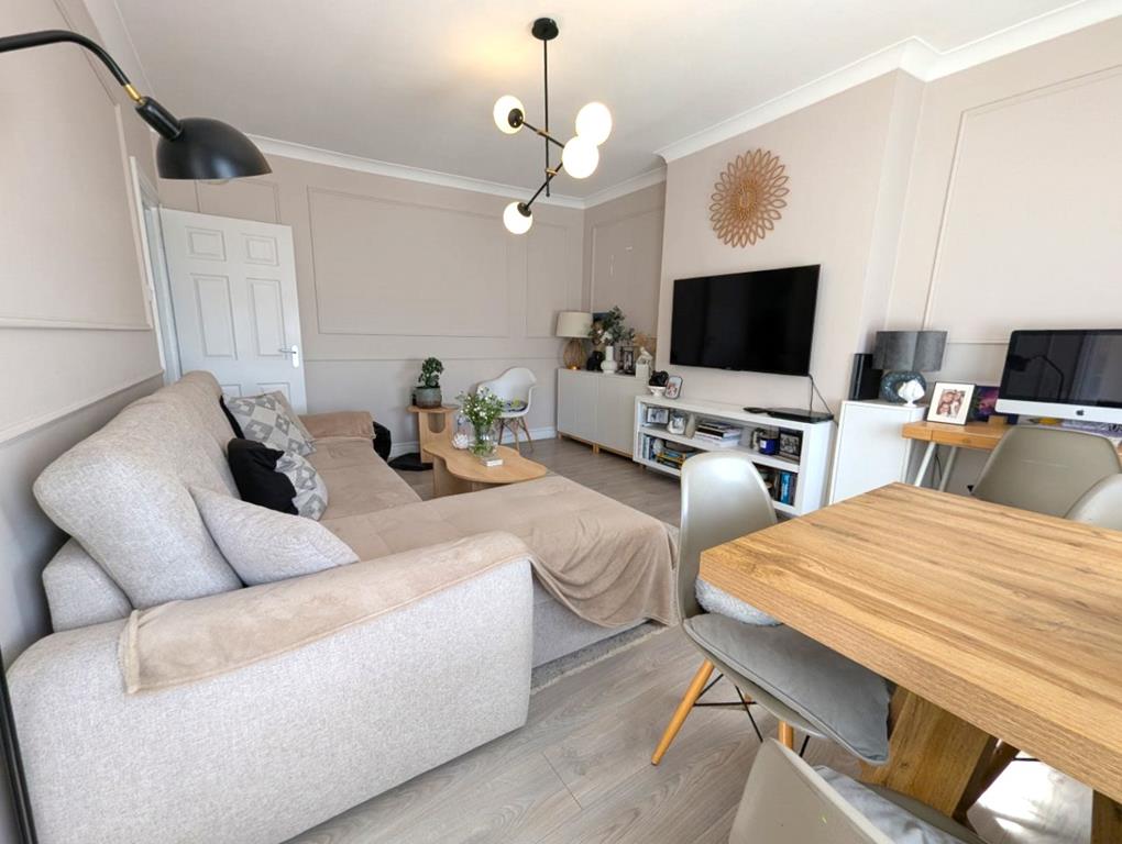 Well Presented One Bedroom Flat For Sale West Hendon Broadway NW9 Image 3
