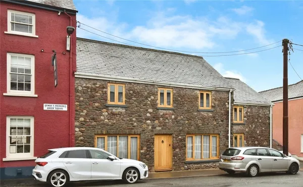 Queens Square, Llangadog, Nr Llandove...