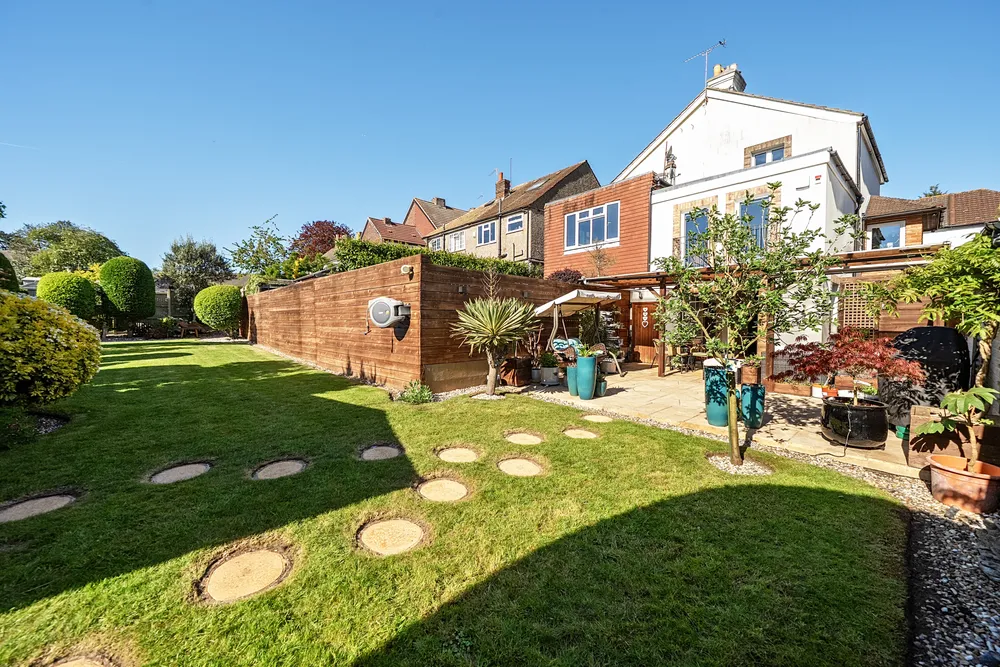 Oak Road, Caterham, CR3