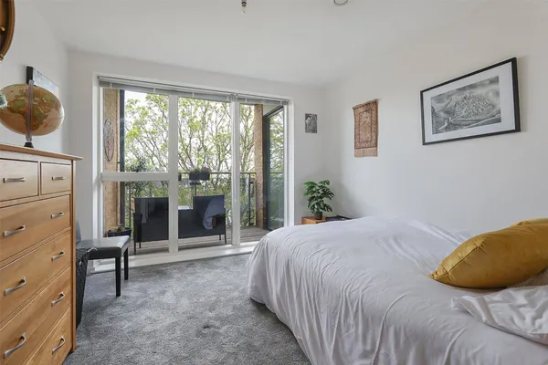 Russells Crescent, Horley, Surrey, RH6