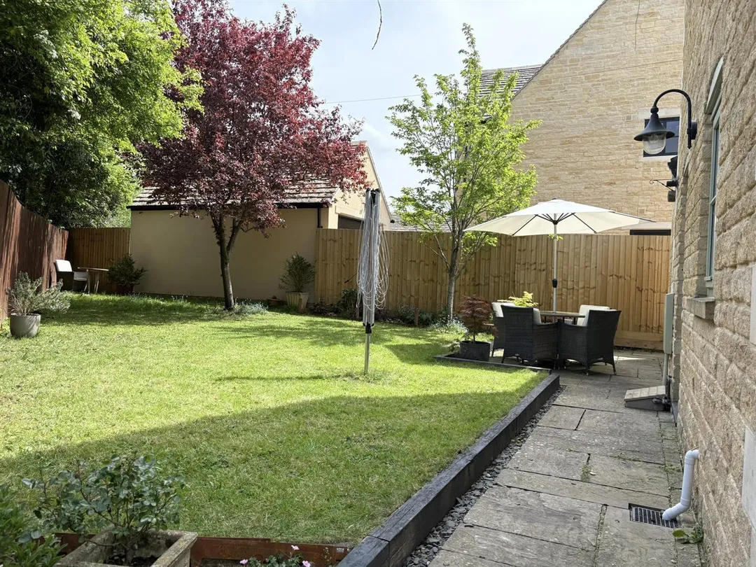 https://mr0.homeflow-assets.co.uk/files/photo/image/47112/9514/_x_/HC_VZx8RIUuXkNSTOEkZDw.jpg
