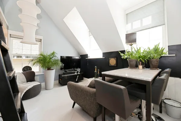 King Georges Walk, Esher, Surrey, KT10