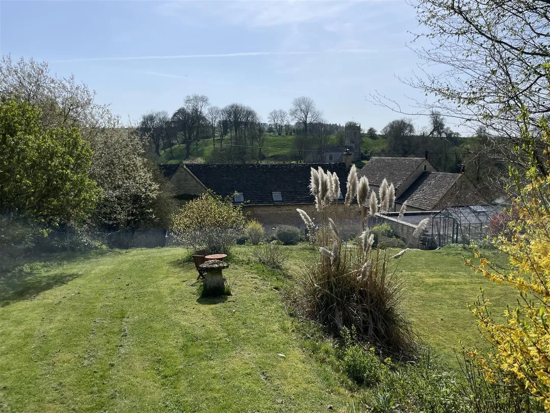 https://mr0.homeflow-assets.co.uk/files/photo/image/47119/7771/_x_/BZ7oUcjeJkuOQh4yK75eNw.jpg