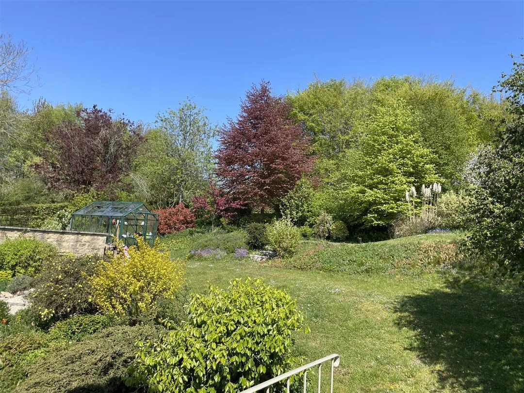 https://mr0.homeflow-assets.co.uk/files/photo/image/47119/7772/_x_/IEMENKIeWUOmjeCZLC7Hvw.jpg