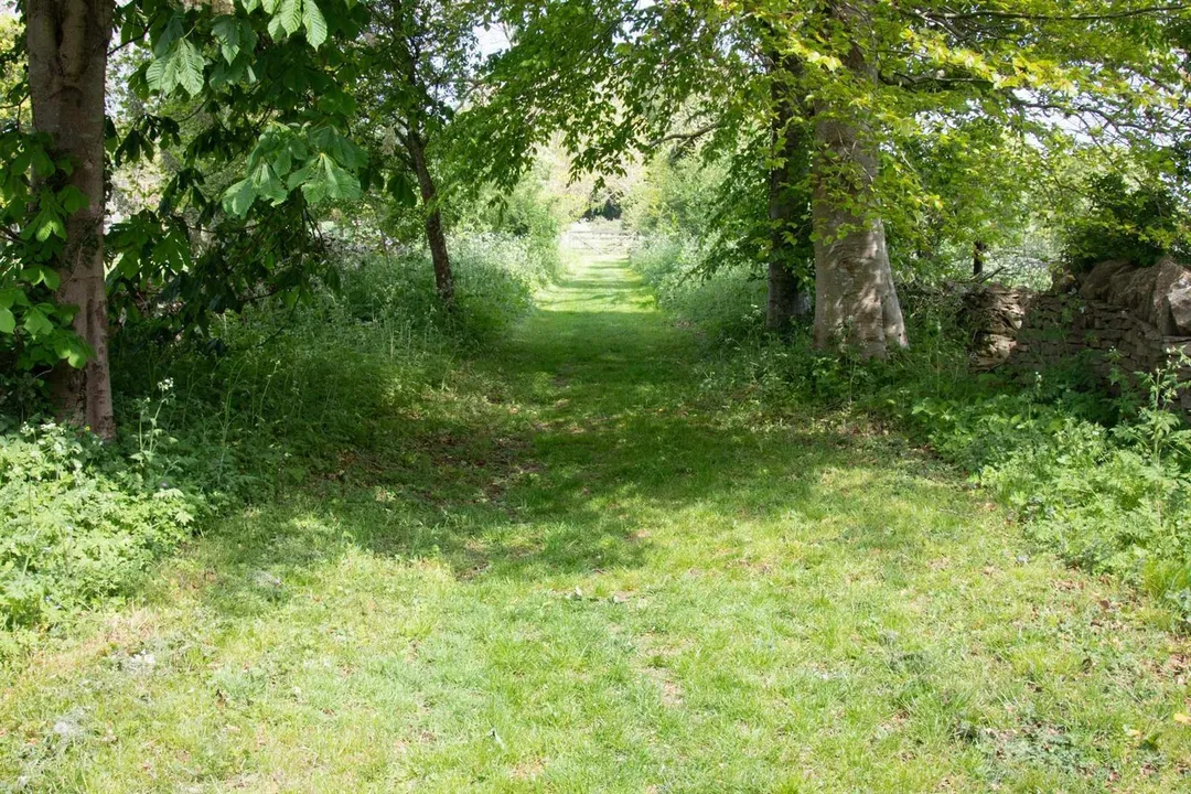 https://mr0.homeflow-assets.co.uk/files/photo/image/47119/7778/_x_/FZjxdQoccUyRa976wFTnTA.jpg
