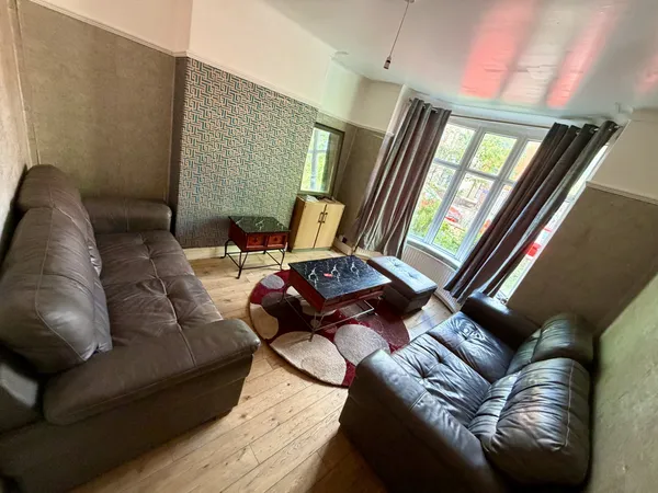 Hanover Crescent, Greater Manchester M14