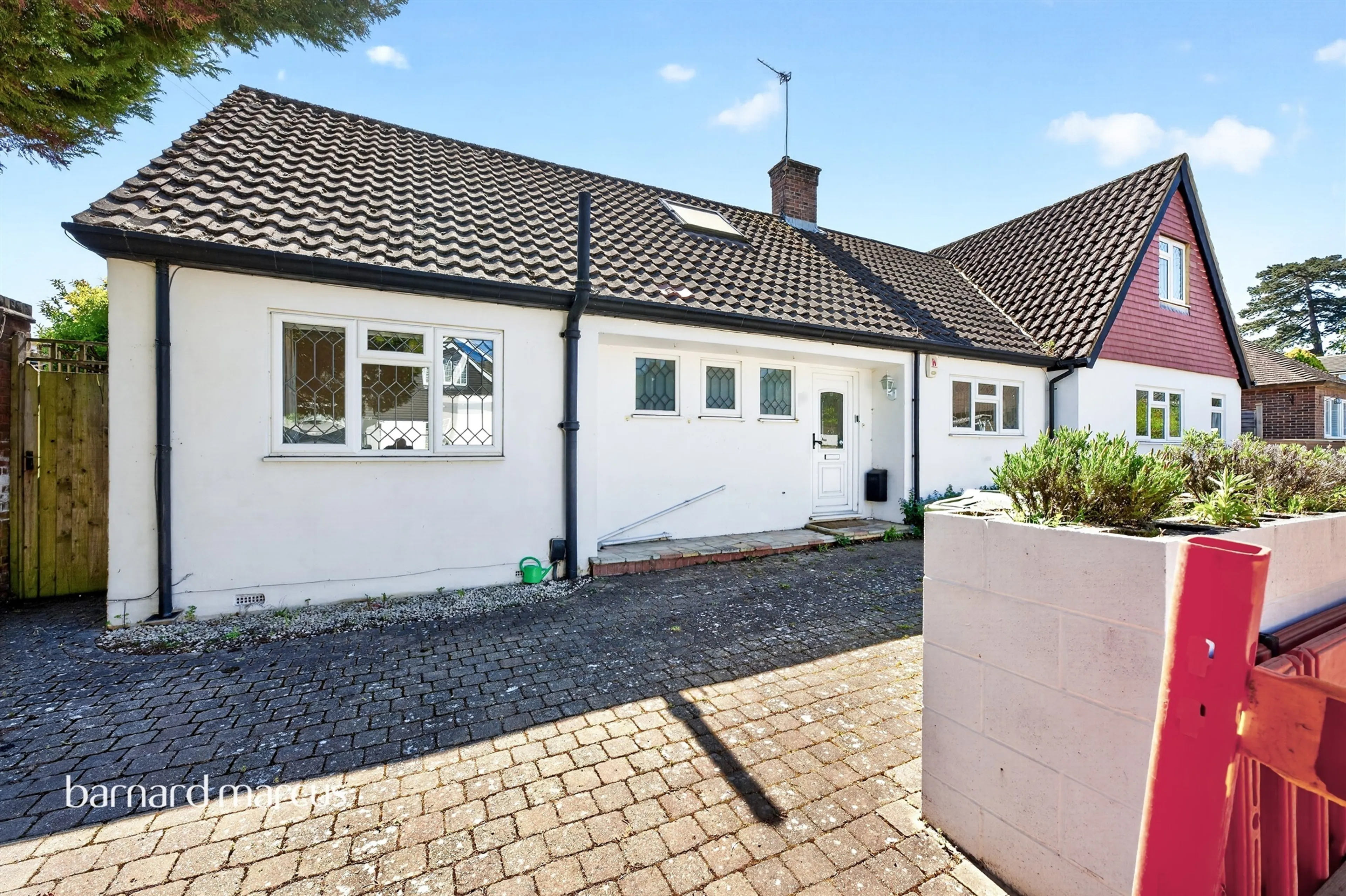 Property at Persfield Close, Epsom