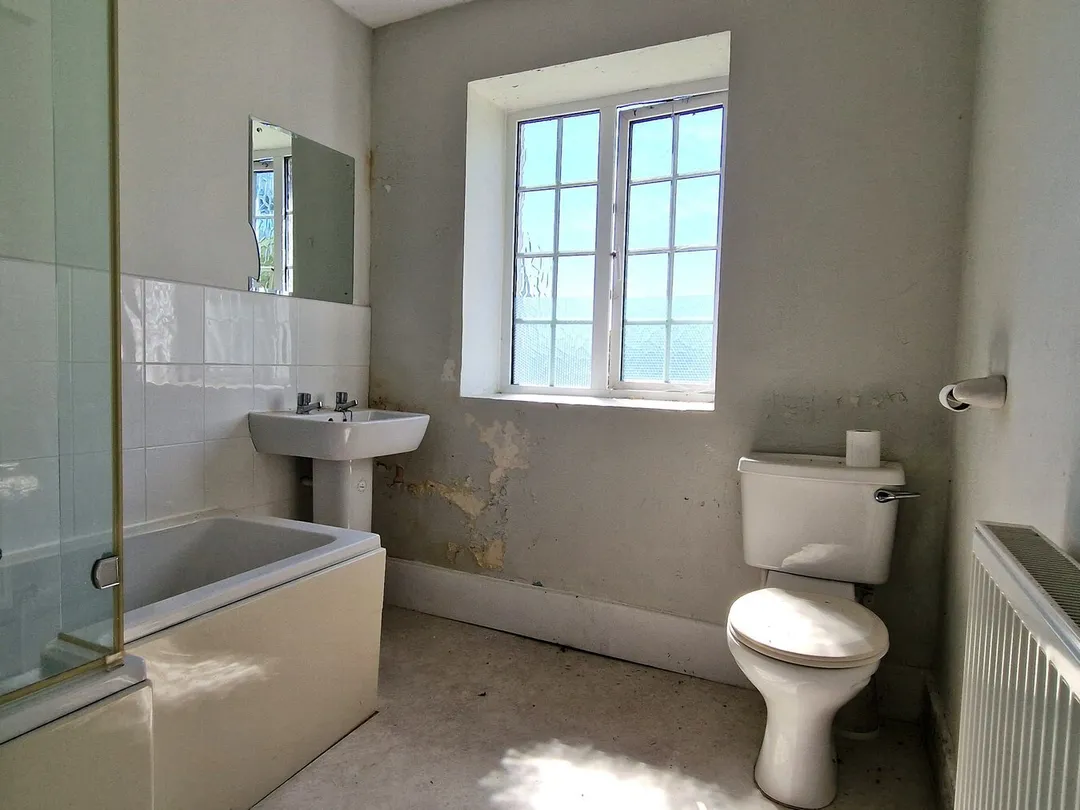 https://mr0.homeflow-assets.co.uk/files/photo/image/47122/7390/_x_/56347975.jpg