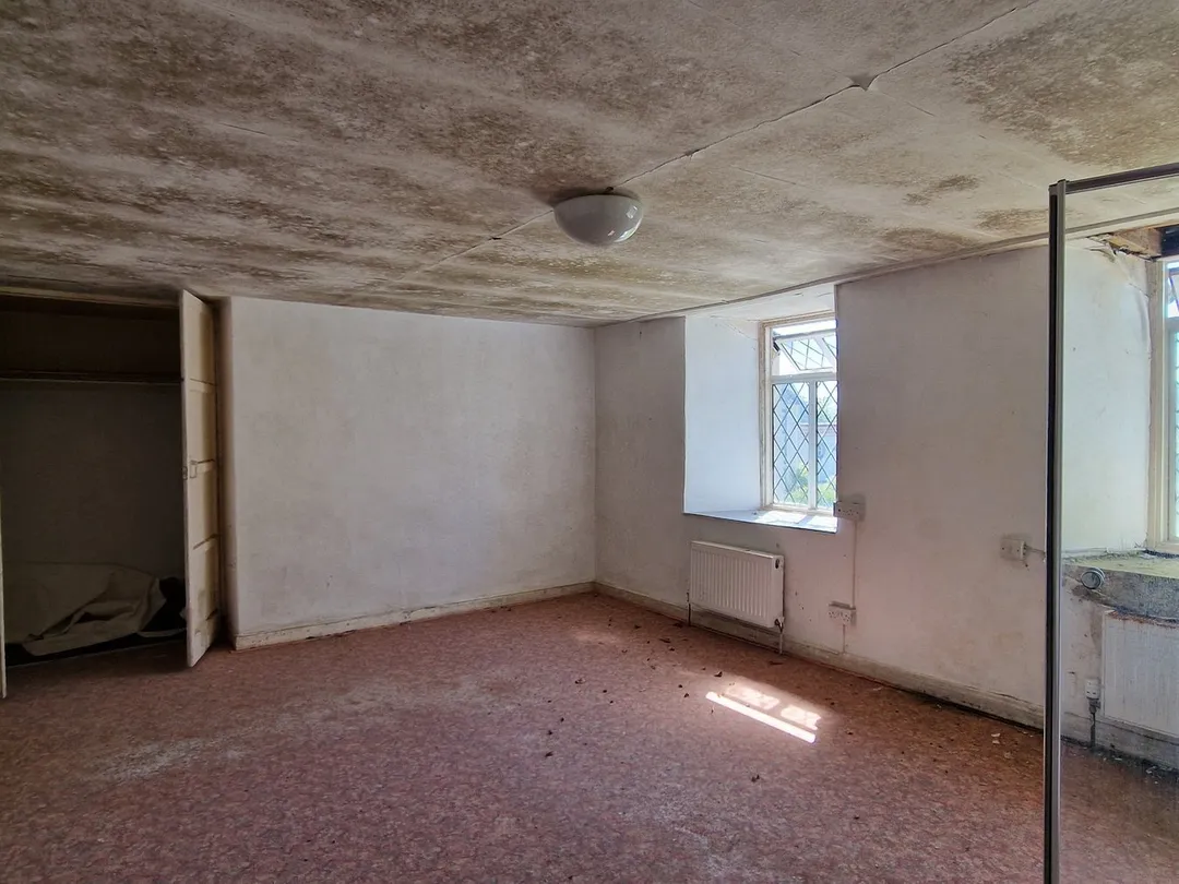 https://mr0.homeflow-assets.co.uk/files/photo/image/47122/7391/_x_/56350447.jpg