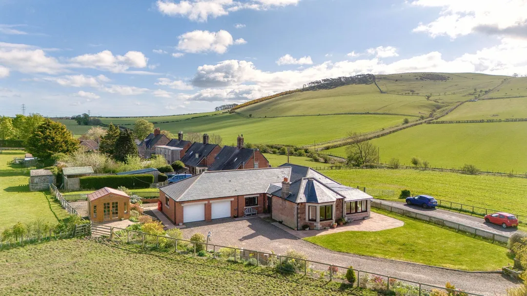 https://mr0.homeflow-assets.co.uk/files/photo/image/47126/4350/_x_/50File_HDR-107.jpg