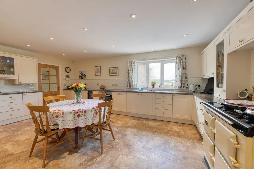 https://mr0.homeflow-assets.co.uk/files/photo/image/47126/4358/_x_/DSC_8213_HDR-133.jpg