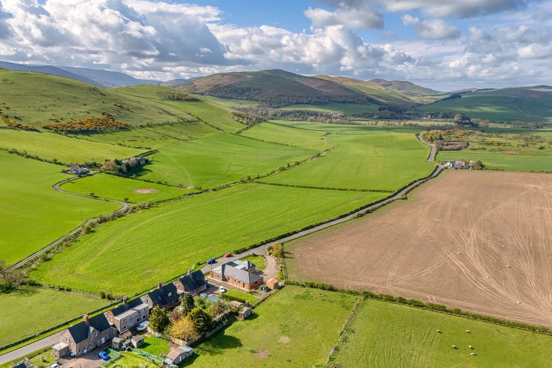 https://mr0.homeflow-assets.co.uk/files/photo/image/47126/4360/_x_/64File_HDR-113.jpg