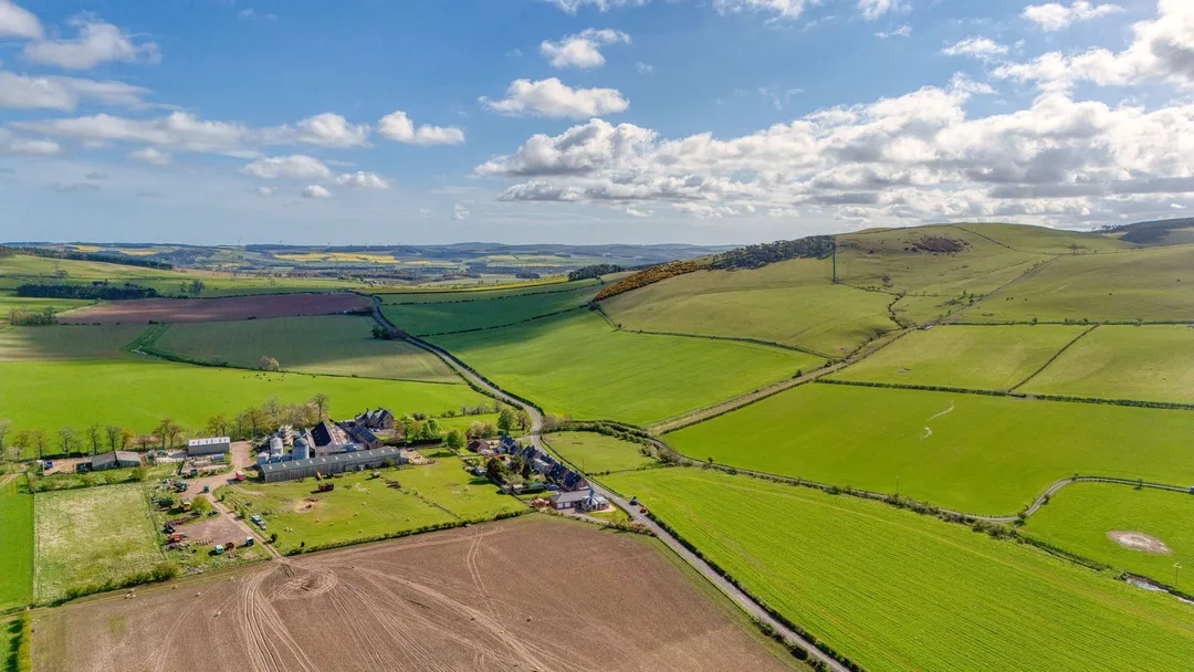 https://mr0.homeflow-assets.co.uk/files/photo/image/47126/4367/_x_/29File_HDR-98.jpg