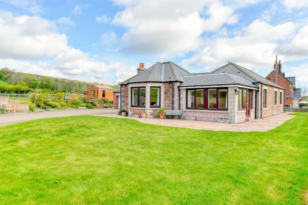 https://mr0.homeflow-assets.co.uk/files/photo/image/47126/4377/_x_/DSC_7816_HDR-34.jpg