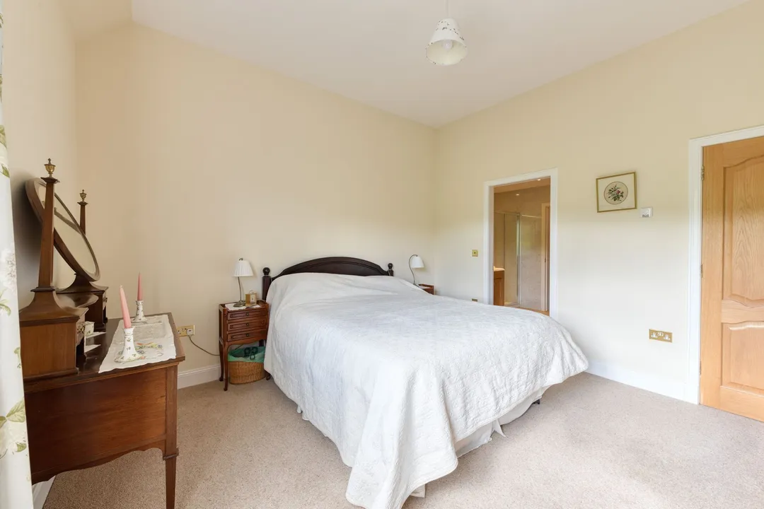 https://mr0.homeflow-assets.co.uk/files/photo/image/47126/4394/_x_/DSC_8073_HDR-95.jpg