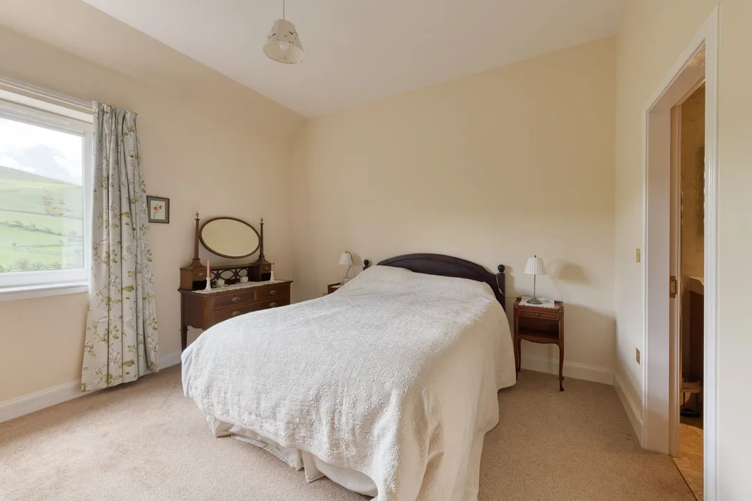 https://mr0.homeflow-assets.co.uk/files/photo/image/47126/4395/_x_/DSC_8063_HDR-89.jpg