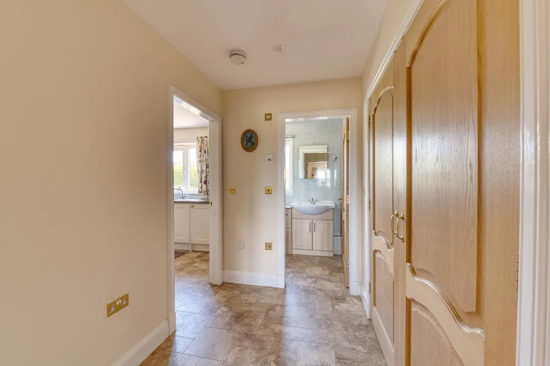 https://mr0.homeflow-assets.co.uk/files/photo/image/47126/4403/_x_/DSC_8183_HDR-128.jpg
