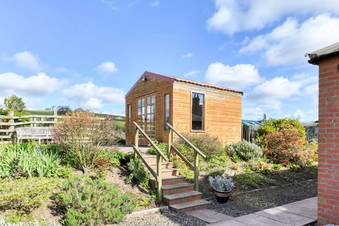 https://mr0.homeflow-assets.co.uk/files/photo/image/47126/4410/_x_/DSC_7717_HDR-3.jpg