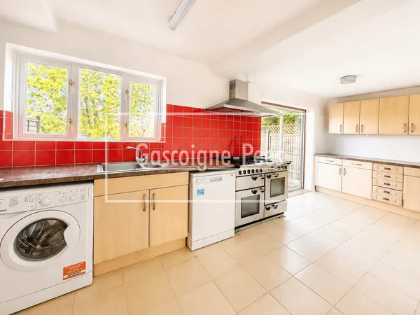 Bushy Hill Drive, GU1