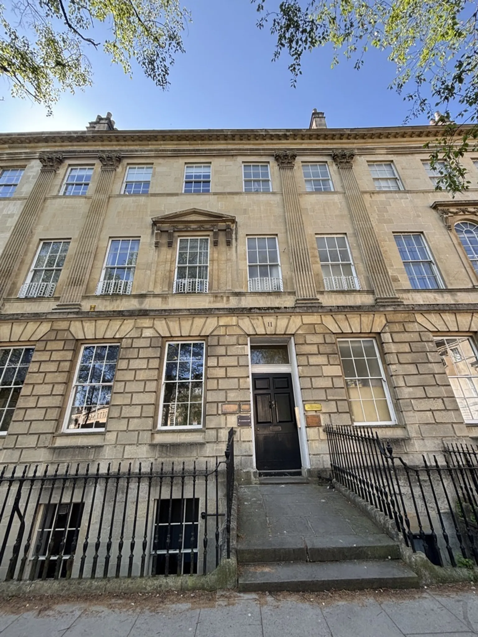 https://mr0.homeflow-assets.co.uk/files/photo/image/47128/1608/_x_/d4ebfe55-50ba-4b4a-b8f8-f8366960340d_web.jpg