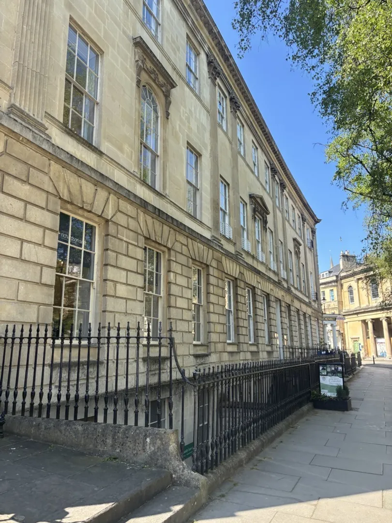 https://mr0.homeflow-assets.co.uk/files/photo/image/47128/1616/_x_/11eefe99-5588-47d9-b5e0-a207a8907068_web.jpg