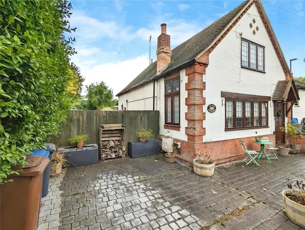 Station Road, Rolleston-on-Dove, Burt...