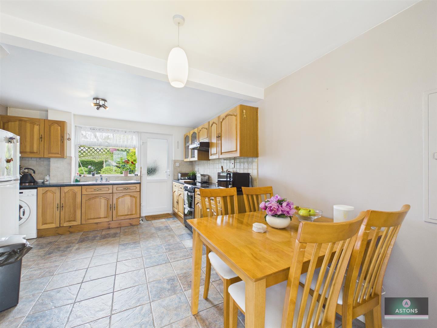 Fox Close, Langley Green Image 3